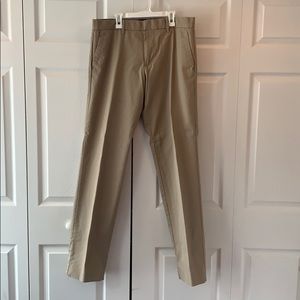 Gap Men’s Khakis. Straight Fit 33x36. Tan/Khaki.